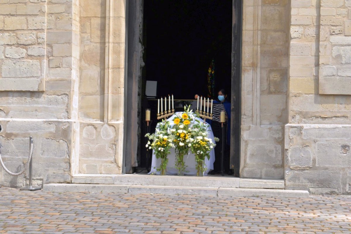 Procession de la Fête-Dieu. © Marie-Christine Bertin / Diocèse de Paris.