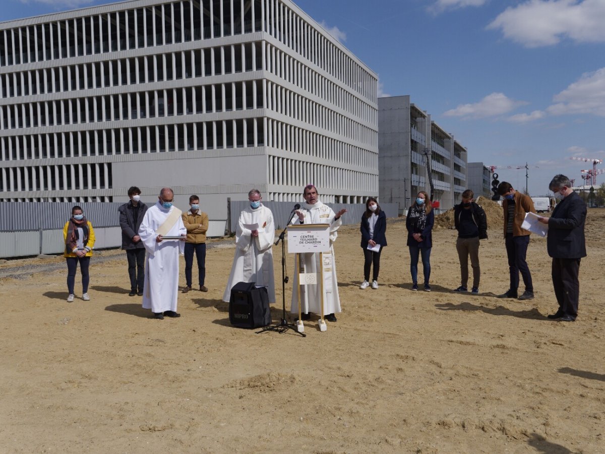 Lancement et bénédiction du chantier du futur Centre Teilhard de Chardin – (…). © Yannick Boschat / Diocèse de Paris.