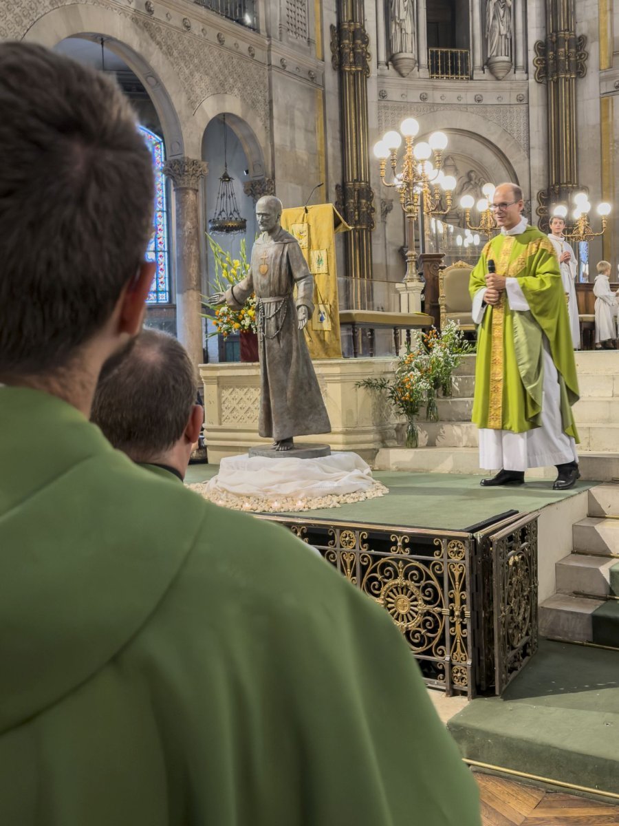Dévoilement de la statue de saint Charles de Foucauld à Saint-Augustine. © Benjamin Monnerot-Dumaine.