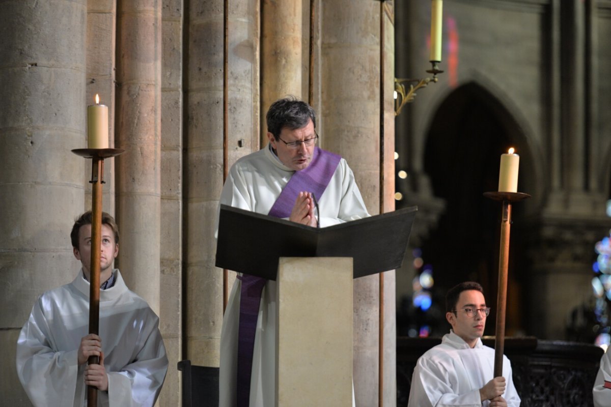 Célébration de 15h : liturgie de la Parole. © Marie-Christine Bertin / Diocèse de Paris.