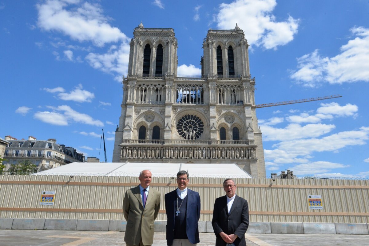 Réouverture du parvis de Notre-Dame de Paris. © Marie-Christine Bertin / Diocèse de Paris.