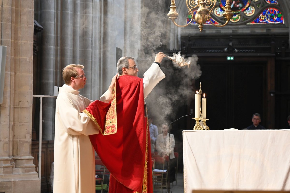 Messe d'action de grâce pour le ministère de Mgr Olivier de Cagny à Paris. © Marie-Christine Bertin / Diocèse de Paris.