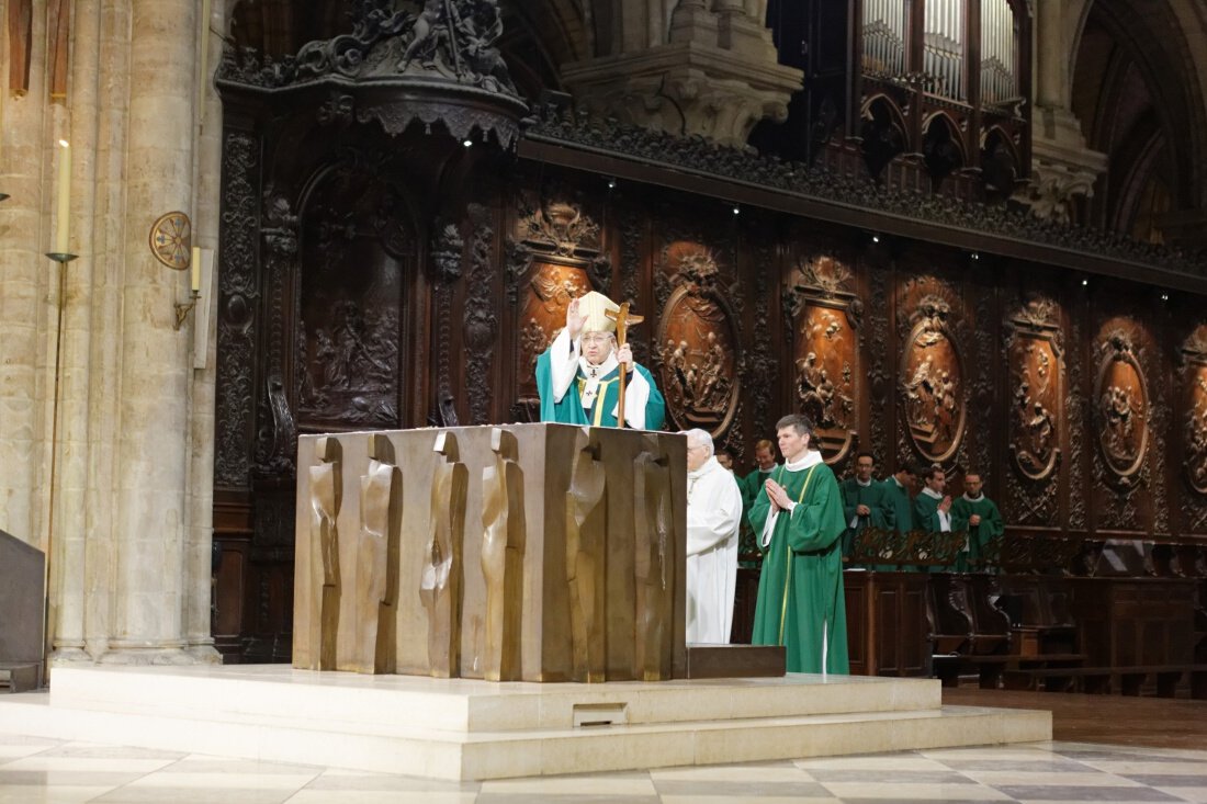 Bénédiction finale par le cardinal André Vingt-Trois. © Yannick Boschat / Diocèse de Paris.