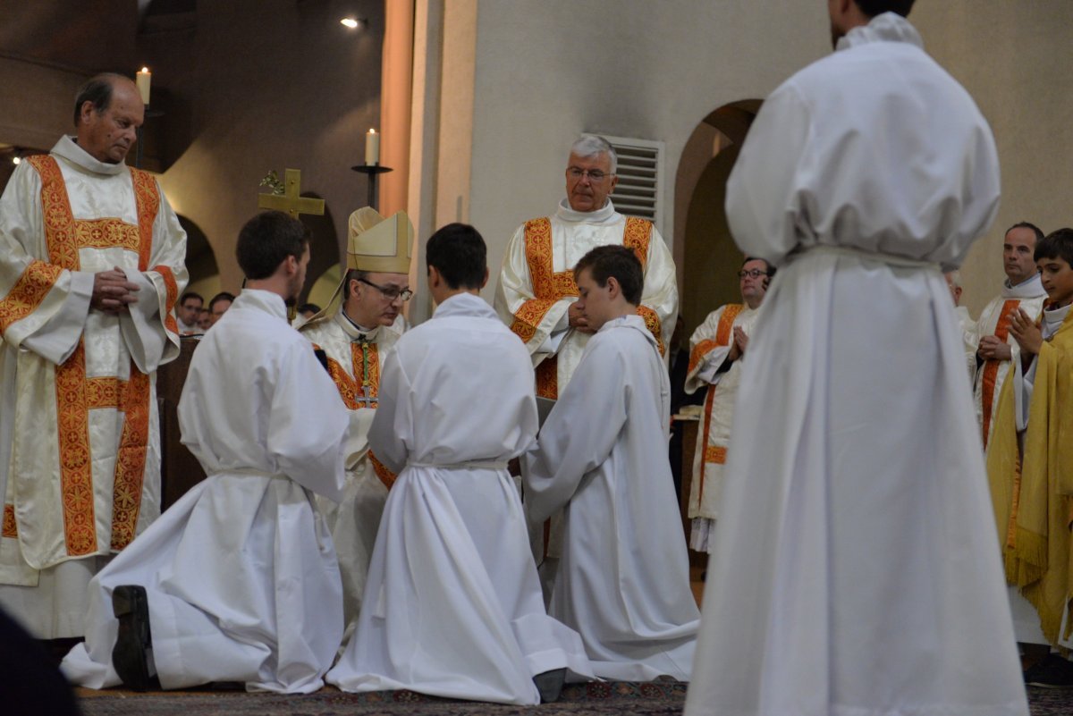 Ordinations d'Henri Beaussant, Philippe Cazala et Pierre-Henri Debray à (…). © Marie-Christine Bertin.