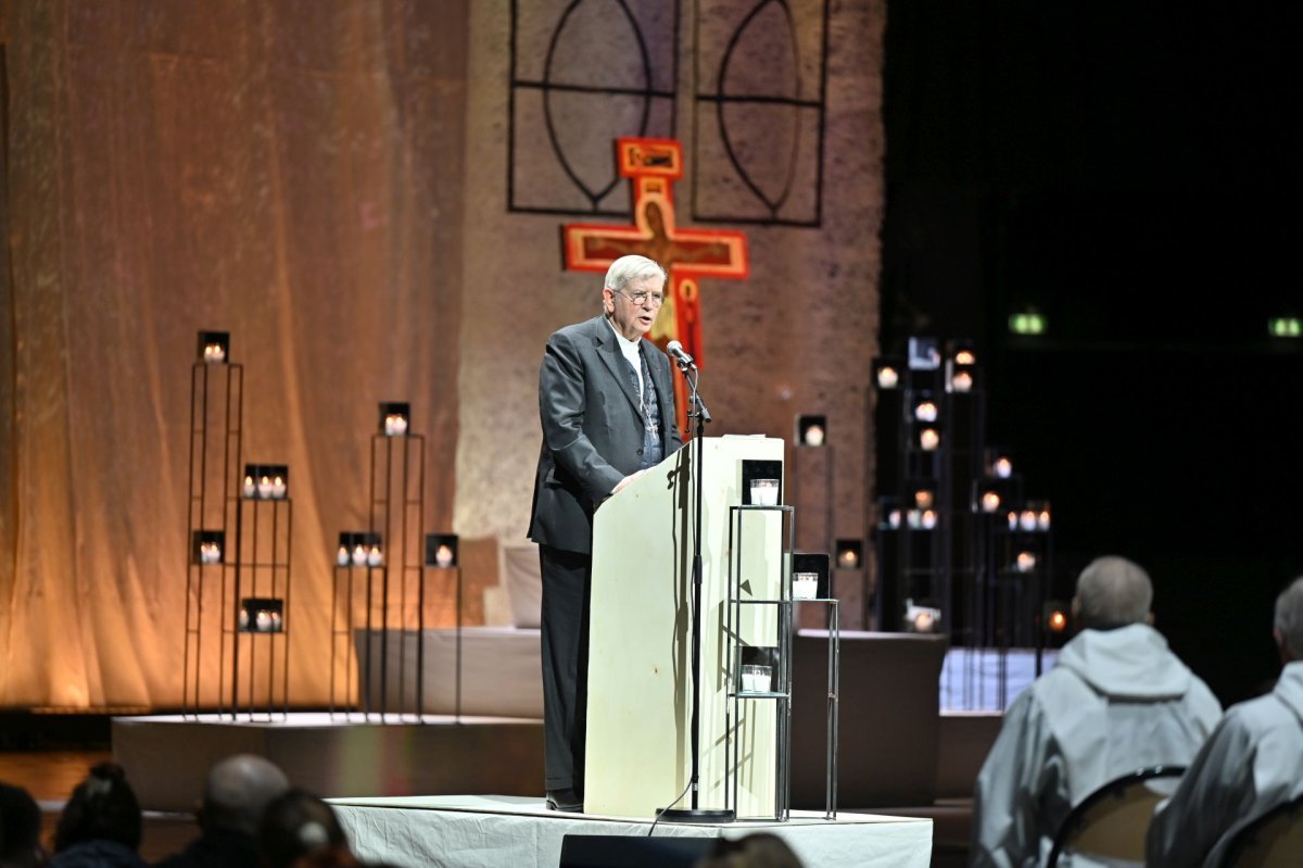 Prière du soir à l'Accor Arena à Bercy. © Marie-Christine Bertin / Diocèse de Paris.