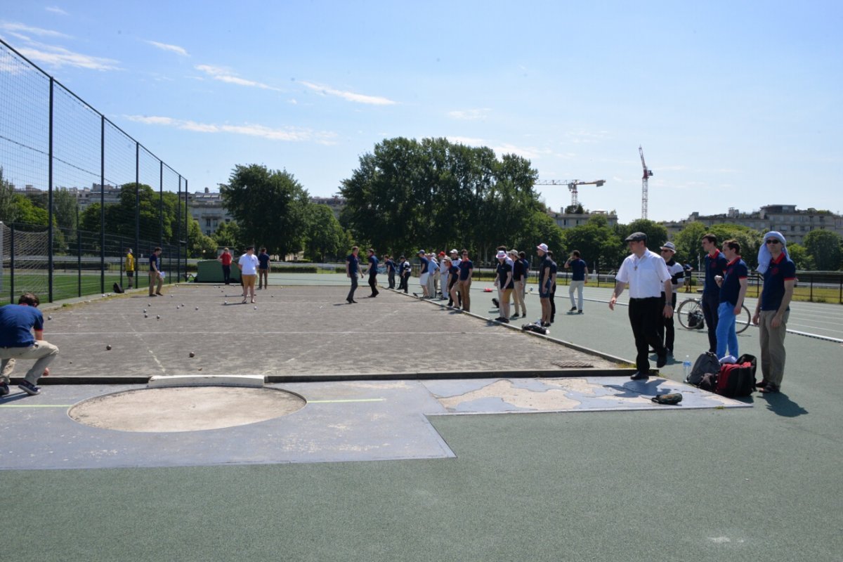 Tournoi de pétanque. © Marie-Christine Bertin / Diocèse de Paris.