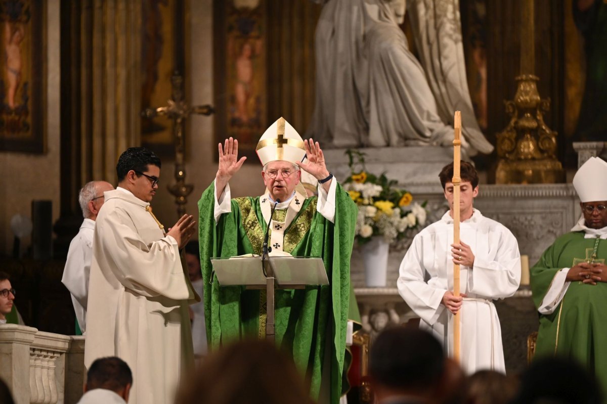 Messe de bénédiction des volontaires pour la visite du Pape Léon XIV à Paris. © Marie-Christine Bertin / Diocèse de Paris.