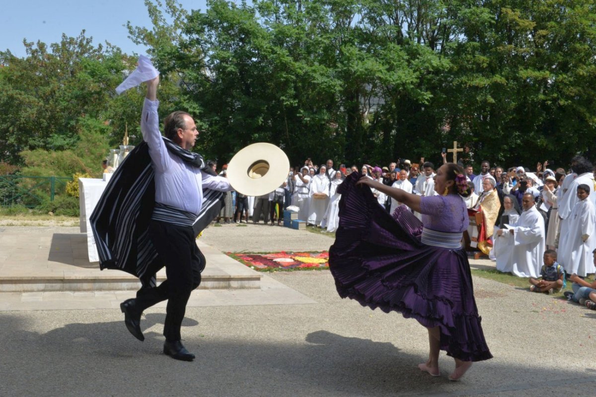 Procession de la Fête-Dieu. © Marie-Christine Bertin / Diocèse de Paris.