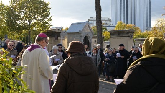 Prière pour les prêtres défunts au cimetière Montparnasse 2018