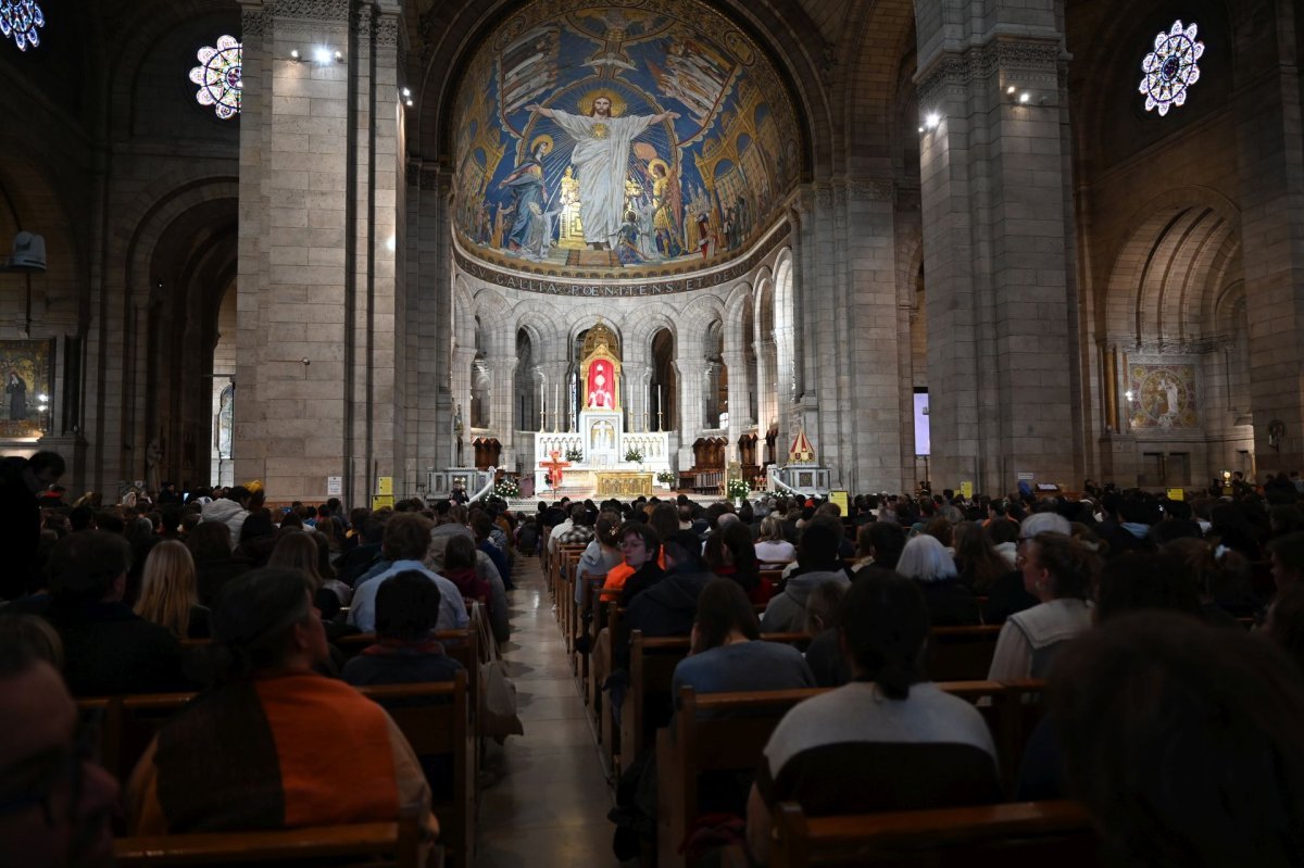 Prière du milieu du jour au Sacré-Cœur de Montmartre. © Marie-Christine Bertin / Diocèse de Paris.