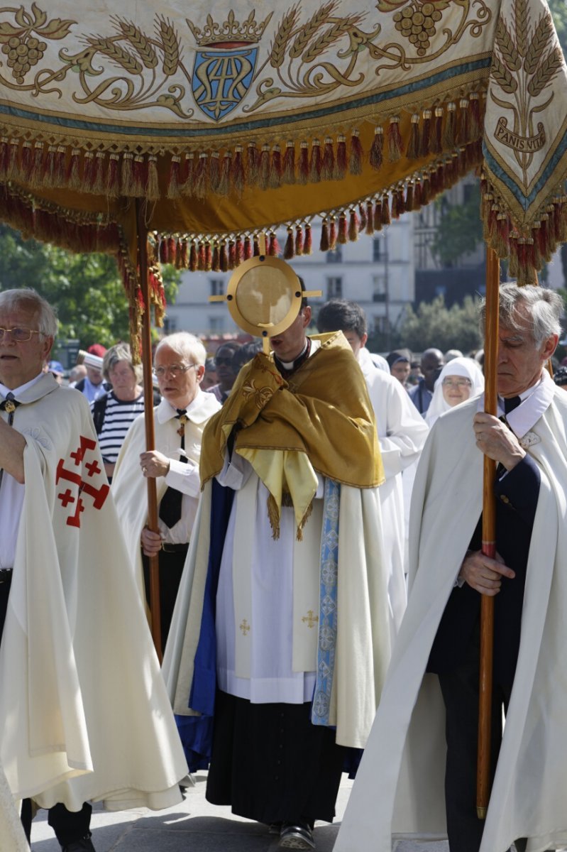 Procession à Notre-Dame de Paris. © Yannick Boschat / Diocèse de Paris.