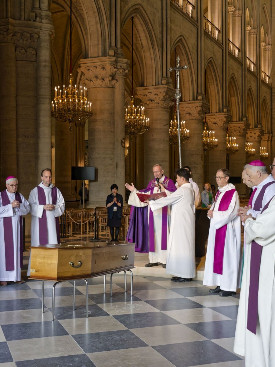 Arrivée du cercueil du Cardinal André Vingt-Trois à Notre-Dame de Paris. © Yannick Boschat / Diocèse de Paris.