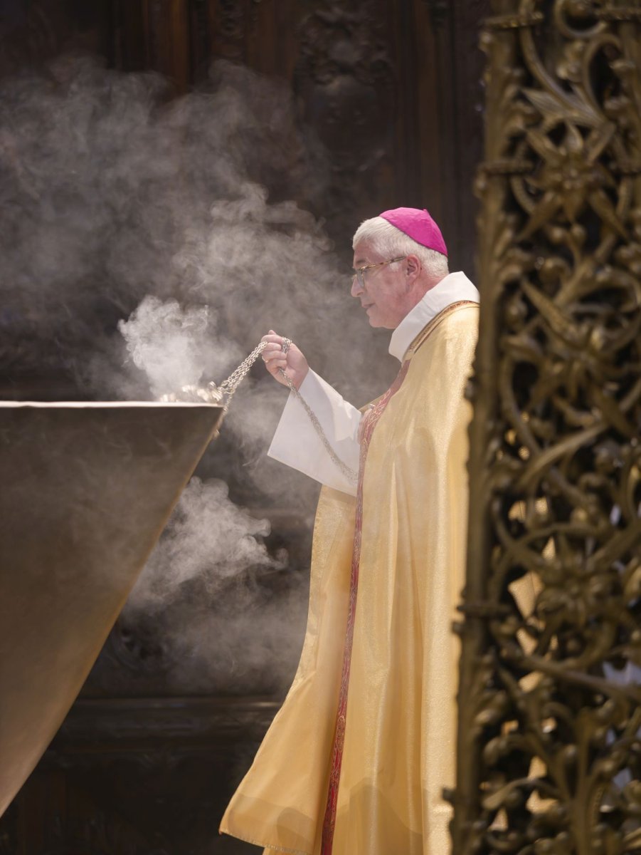 Vêpres à Notre-Dame de Paris à l'arrivée de la marche pour les vocations. © Yannick Boschat / Diocèse de Paris.