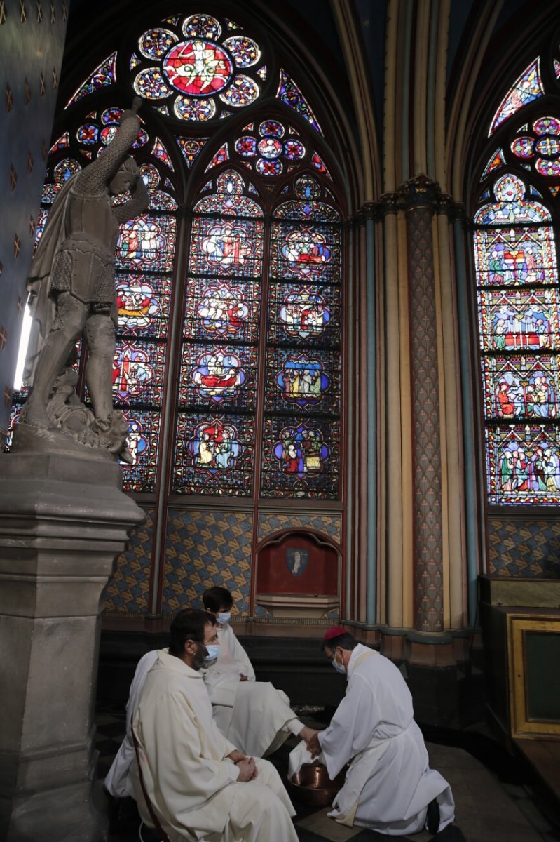 Méditation de Pâques à Notre-Dame de Paris. © Christophe Ena / Associated Press.