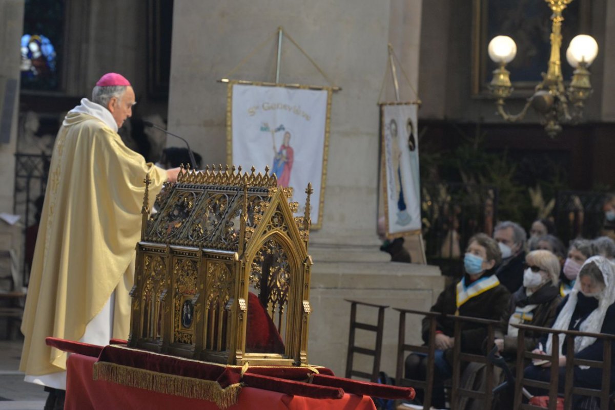 Messe solennelle, bénédiction de Paris et procession de la châsse de sainte (…). 9 janvier 2022 © Marie-Christine Bertin / Diocèse de Paris.