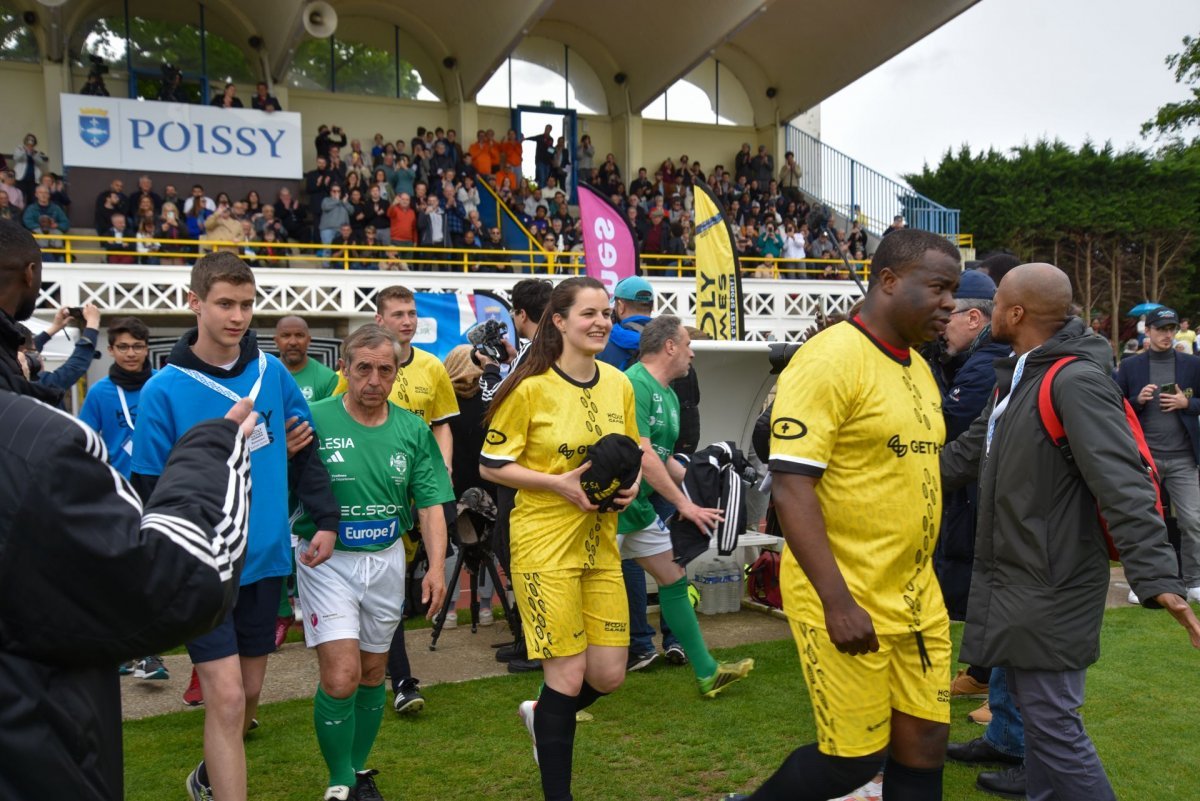 Match de football : Sélection Nationale de prêtres vs Variété Club de France. © François-Régis Salefran.