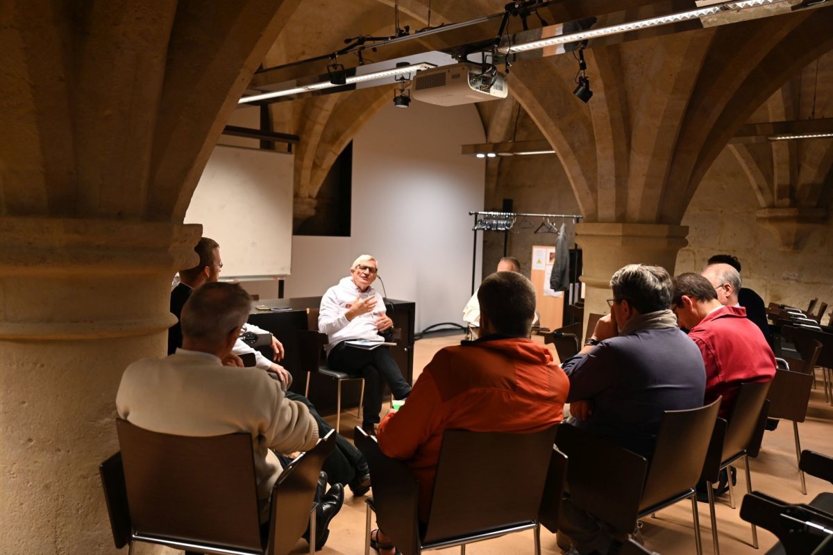 Ateliers au Collège des Bernardins. © Marie-Christine Bertin / Diocèse de Paris.