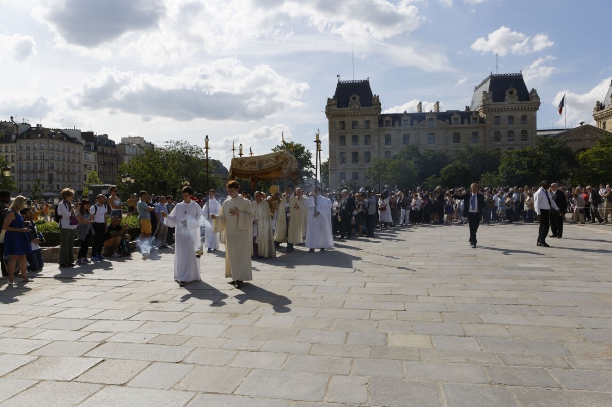 Procession à Notre-Dame de Paris. © Yannick Boschat / Diocèse de Paris.