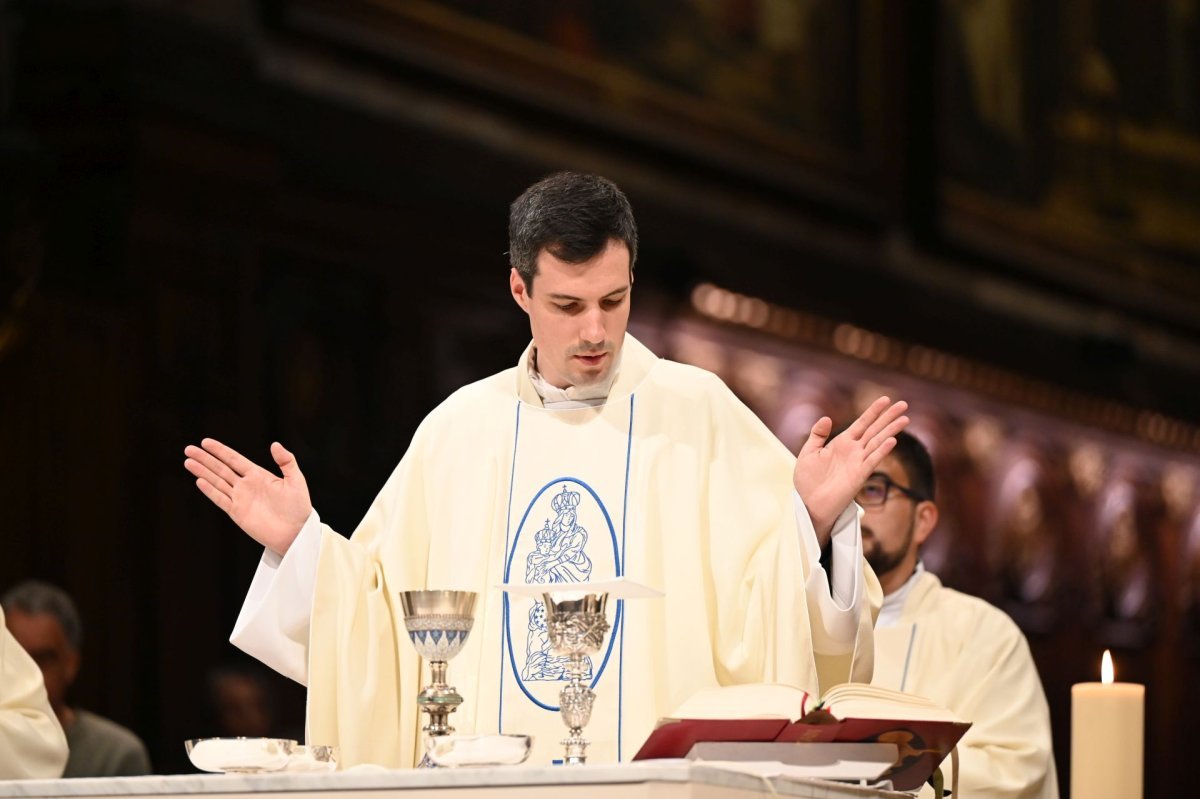 Messe des nouveaux prêtres à Notre-Dame des Victoires 2024. © Marie-Christine Bertin / Diocèse de Paris.