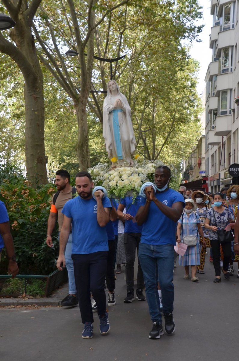 Fête de l'Assomption de la Vierge Marie : procession dans Paris. © Michel Pourny / Diocèse de Paris.