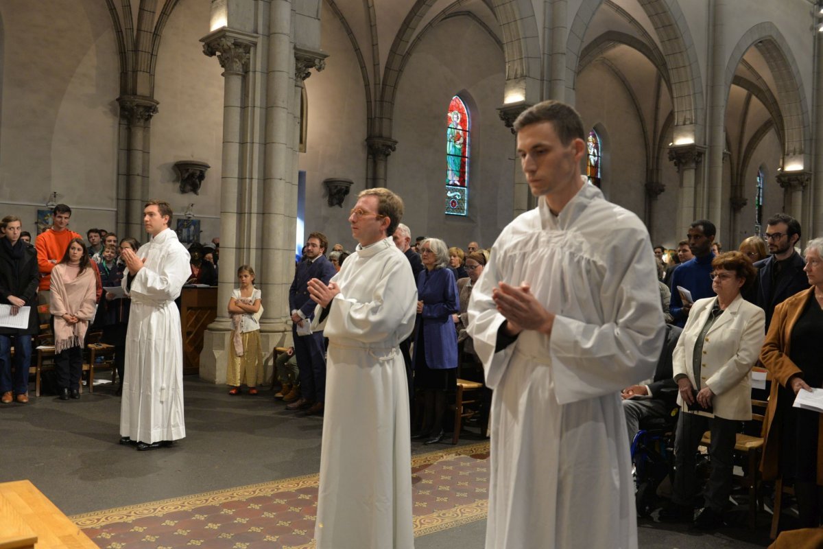 Ordinations diaconales en vue du sacerdoce à Saint-Hippolyte. © Marie-Christine Bertin / Diocèse de Paris.