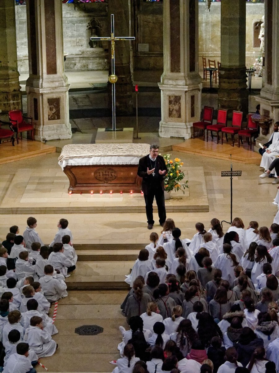 Rencontre avec Mgr Michel Aupetit, archevêque de Paris, à Saint-Séverin. © Yannick Boschat / Diocèse de Paris.