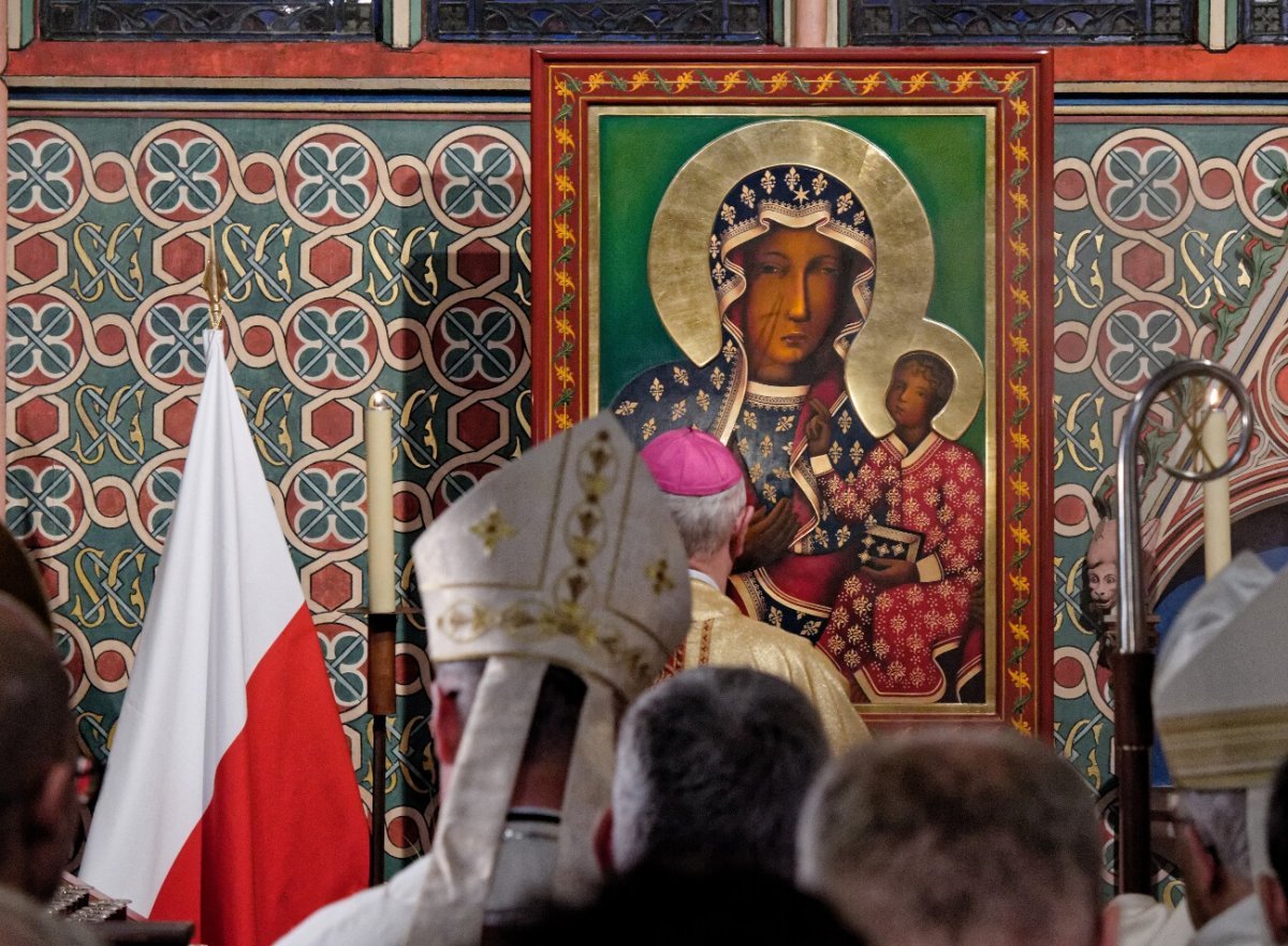 Inauguration de la chapelle Saint-Germain – Notre-Dame de Czestochowa, Reine (…). © Yannick Boschat / Diocèse de Paris.