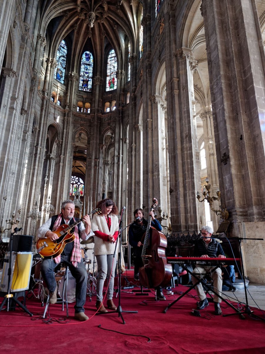 Rassemblement diocésain pour la 2e Journée Mondiale des Pauvres à Saint-Eustache. © Yannick Boschat / Diocèse de Paris.