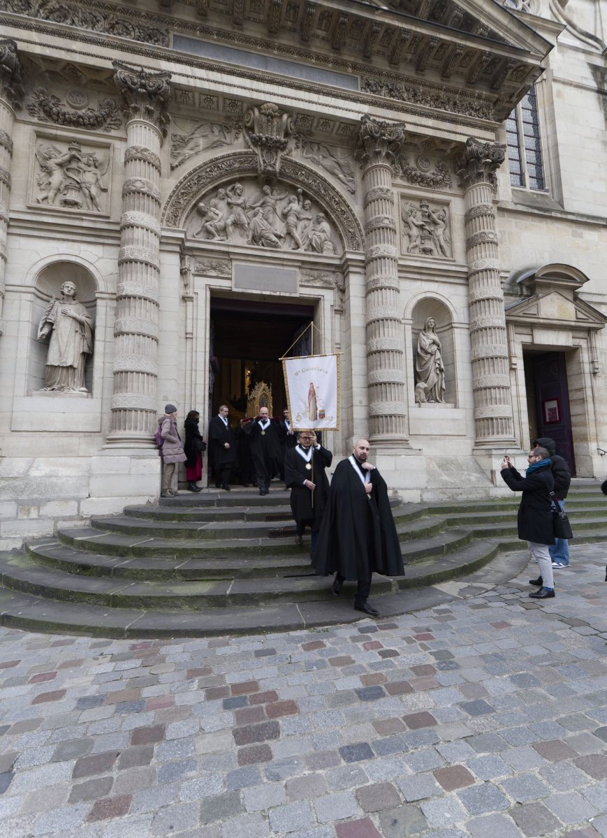 Neuvaine de sainte Geneviève 2025 : messe et procession. © Yannick Boschat / Diocèse de Paris.