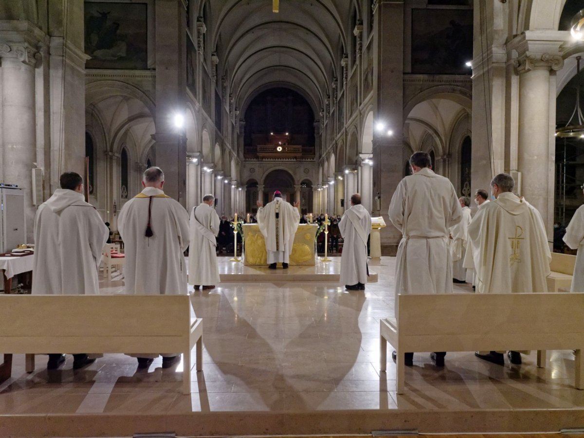 Envoi des baptisés en mission diocésaine. © Yannick Boschat / Diocèse de Paris.