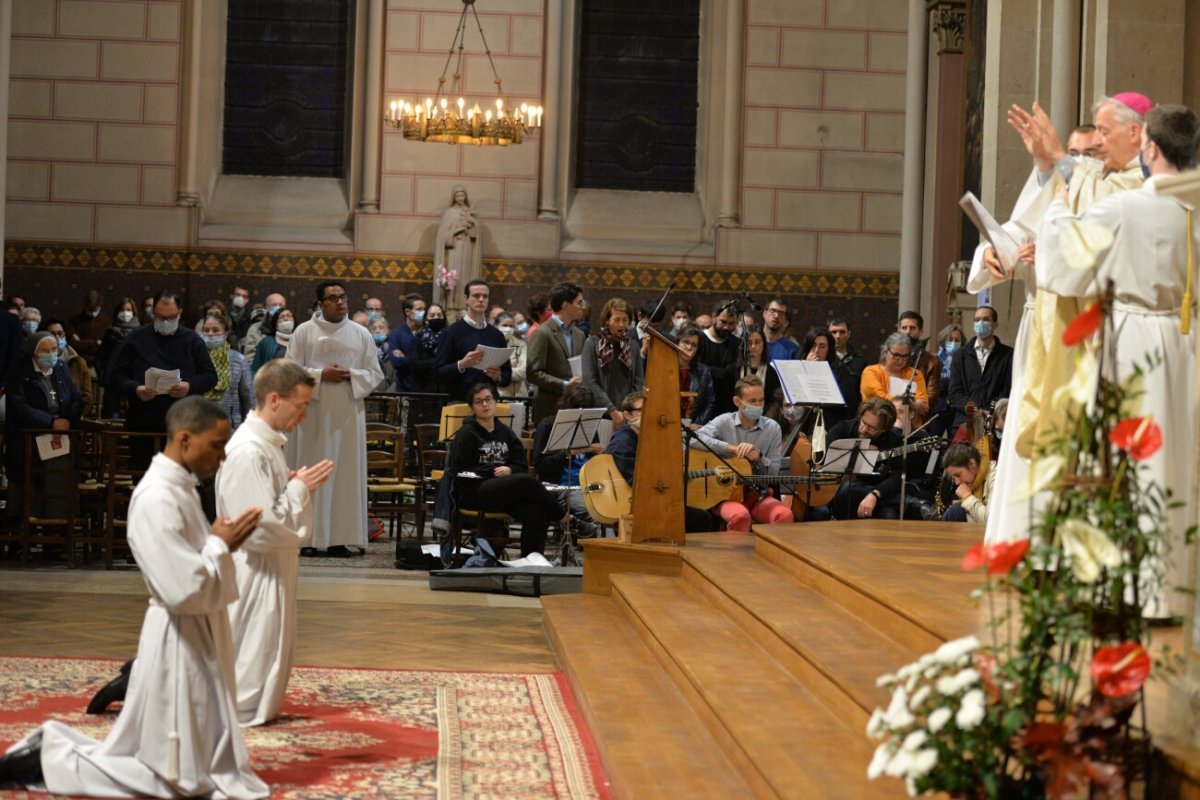 Ordinations diaconales en vue du sacerdoce 2020 à Saint-Ambroise (11e). © Marie-Christine Bertin / Diocèse de Paris.