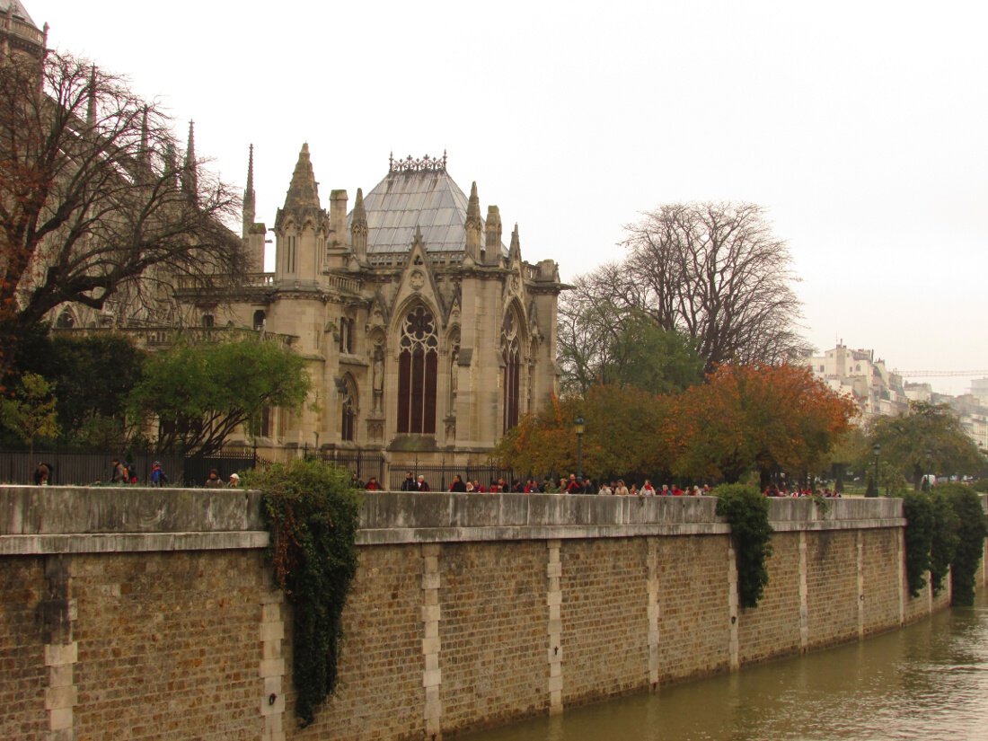 Arrivée à Notre-Dame de Paris des groupes. © Marie Bourdel / Diocèse de Paris.