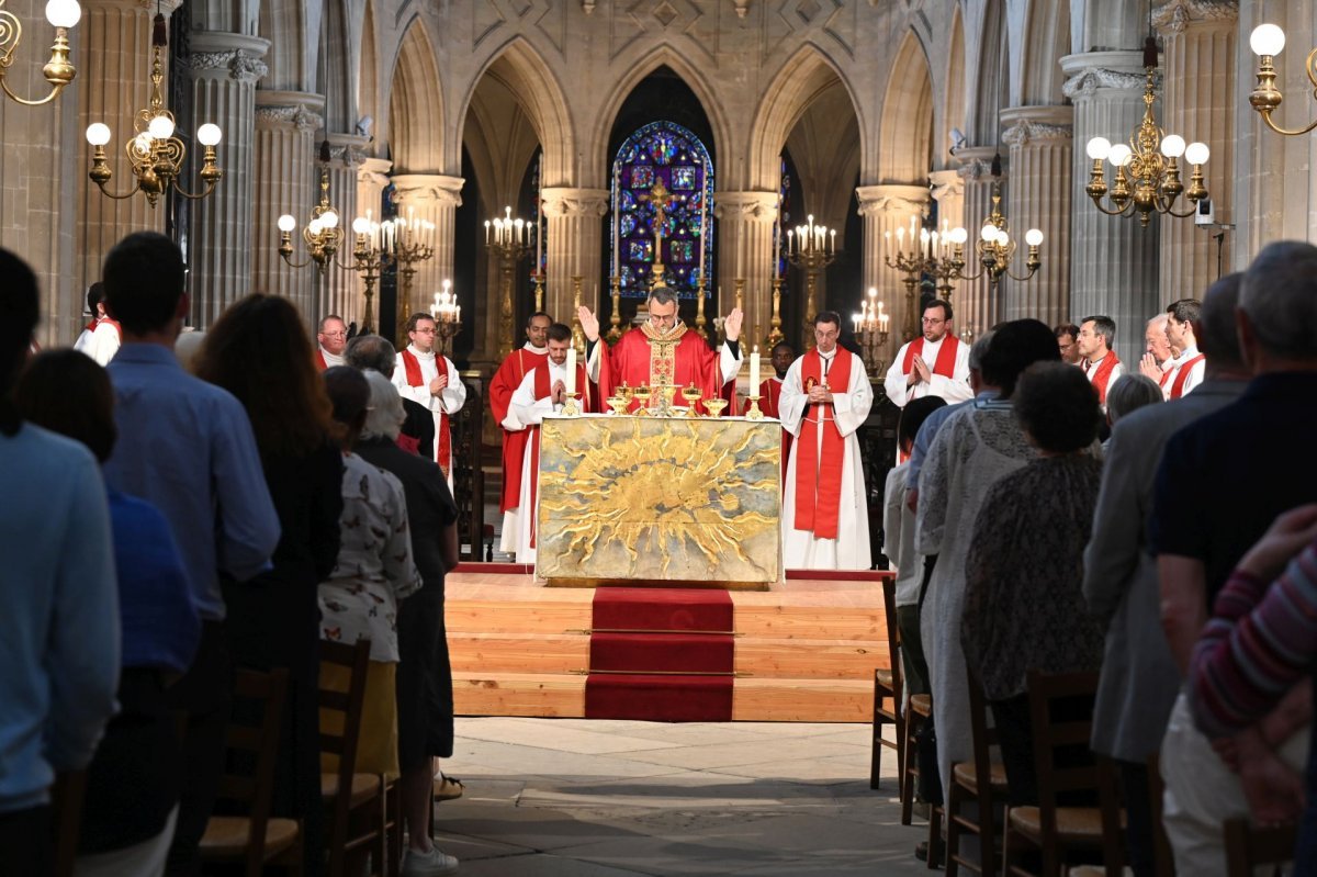 Messe d'action de grâce pour le ministère de Mgr Olivier de Cagny à Paris. © Marie-Christine Bertin / Diocèse de Paris.