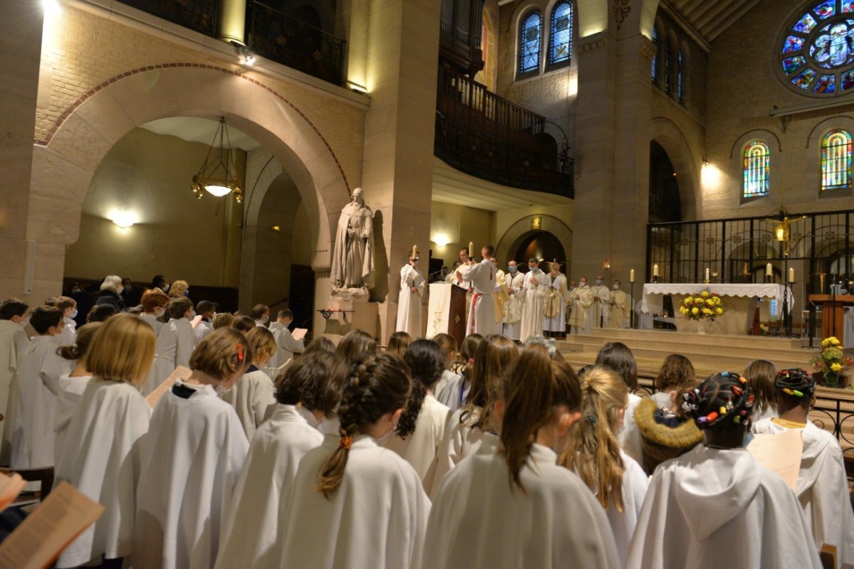 Rassemblement des servants et servantes de la liturgie. © Marie-Christine Bertin / Diocèse de Paris.