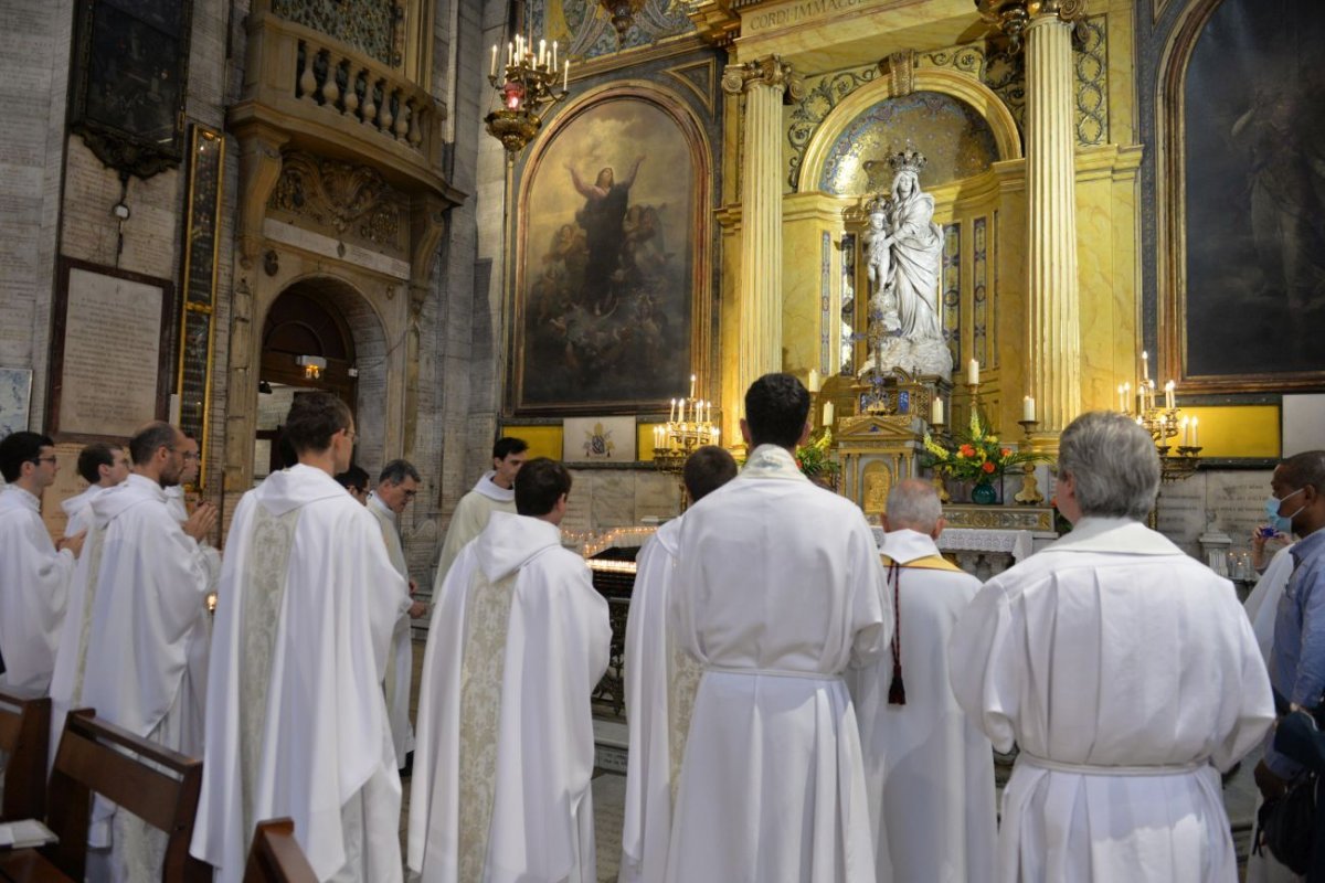 Messe des nouveaux prêtres à Notre-Dame des Victoires 2021. © Marie-Christine Bertin / Diocèse de Paris.