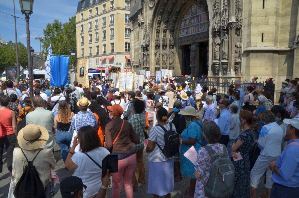 Fête de l'Assomption de la Vierge Marie : procession dans Paris. © Michel Pourny / Diocèse de Paris.