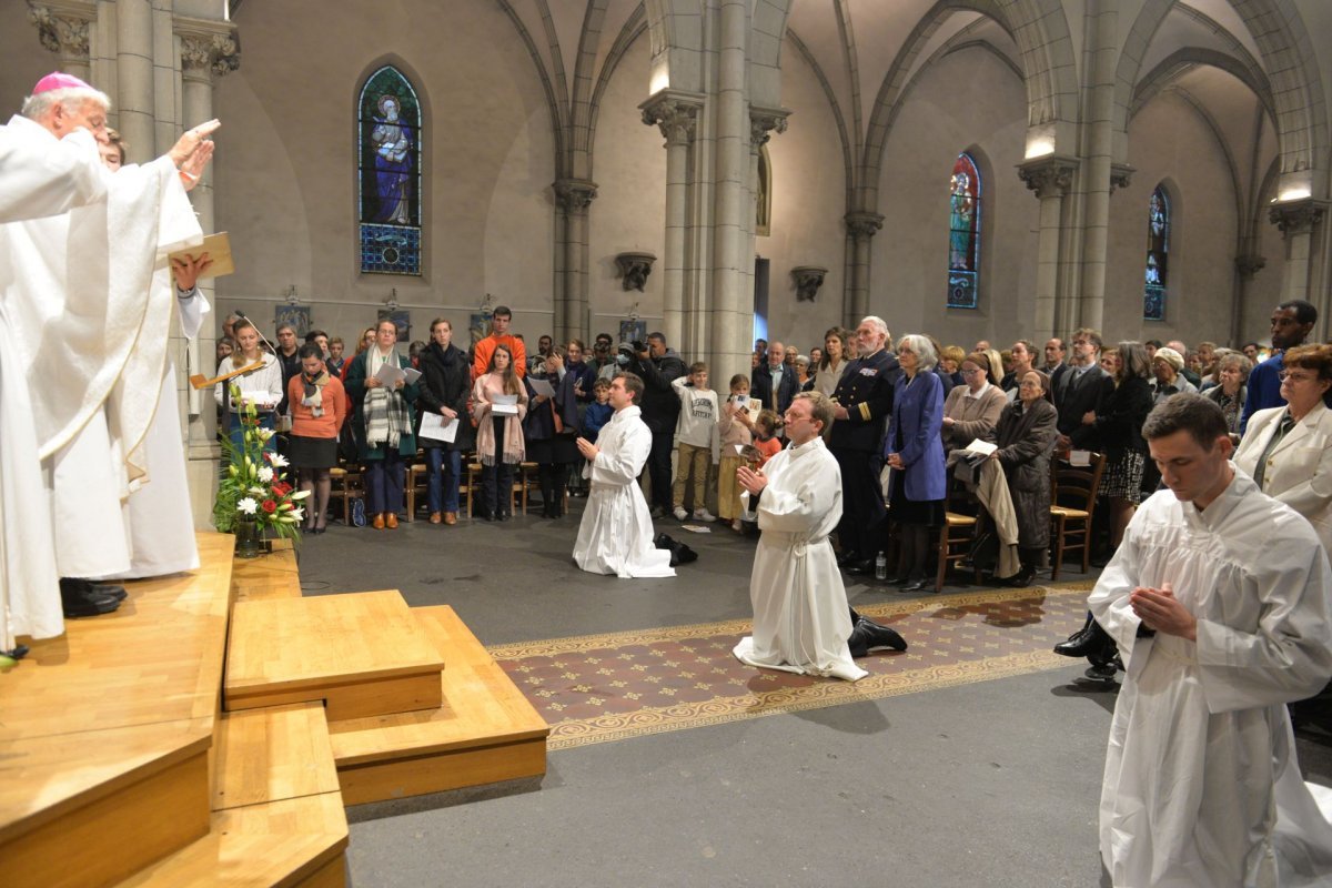 Ordinations diaconales en vue du sacerdoce à Saint-Hippolyte. © Marie-Christine Bertin / Diocèse de Paris.