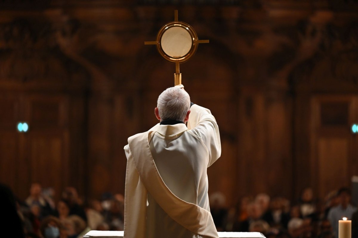 Veillée de l'espérance à la basilique Notre-Dame des Victoires. © Marie-Christine Bertin / Diocèse de Paris.