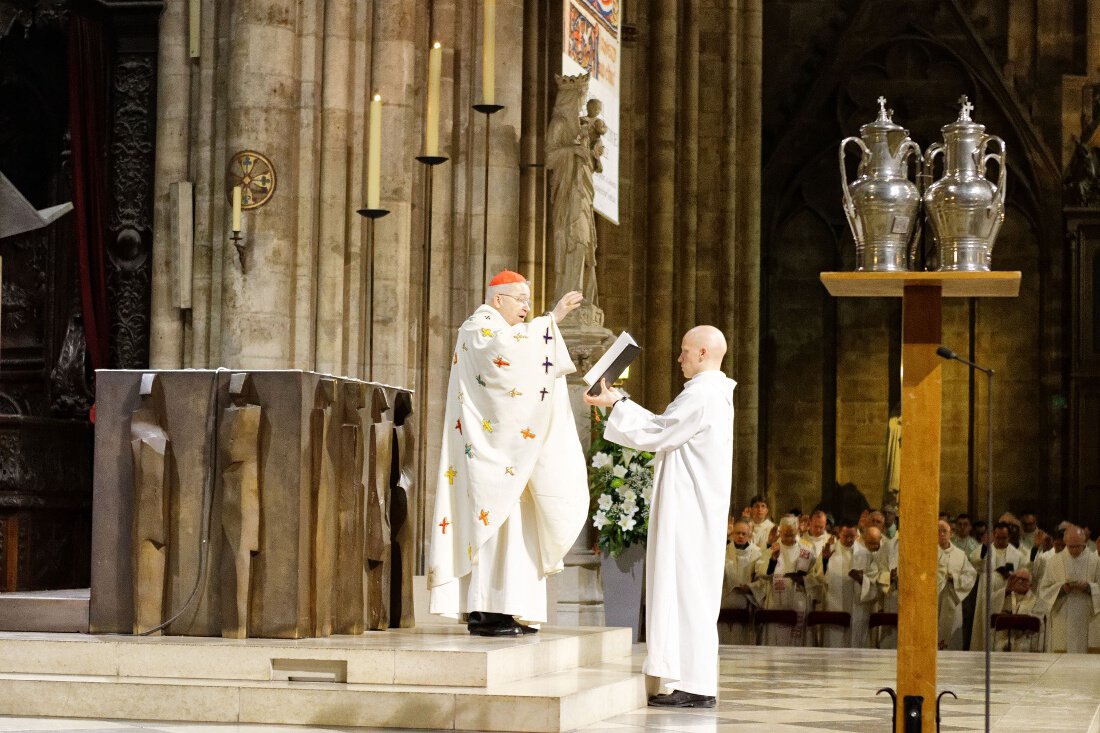 Consécration du saint chrême. © Yannick Boschat / Diocèse de Paris.