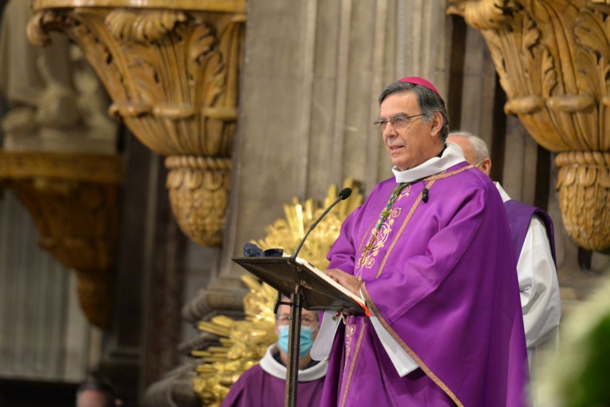 Messe autour de Mgr Michel Aupetit. © Marie-Christine Bertin / Diocèse de Paris.