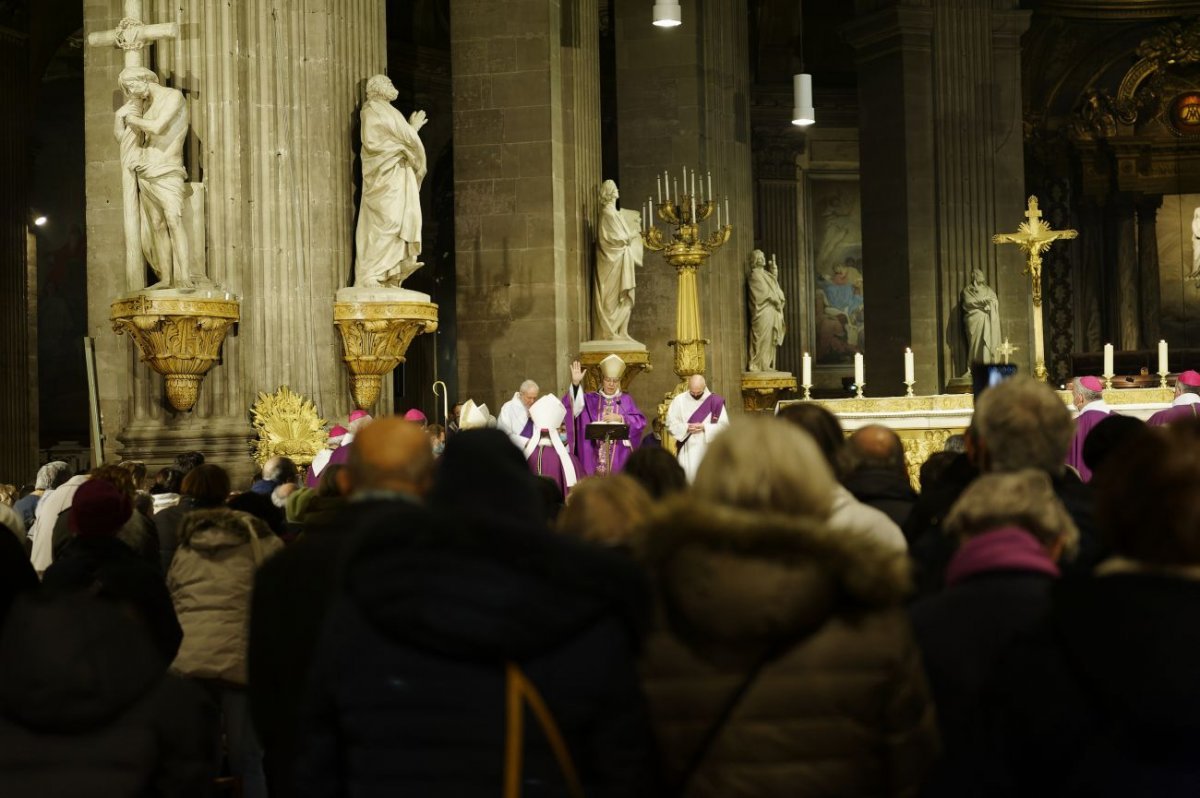 Messe autour de Mgr Michel Aupetit. © Trung Hieu Do / Diocèse de Paris.