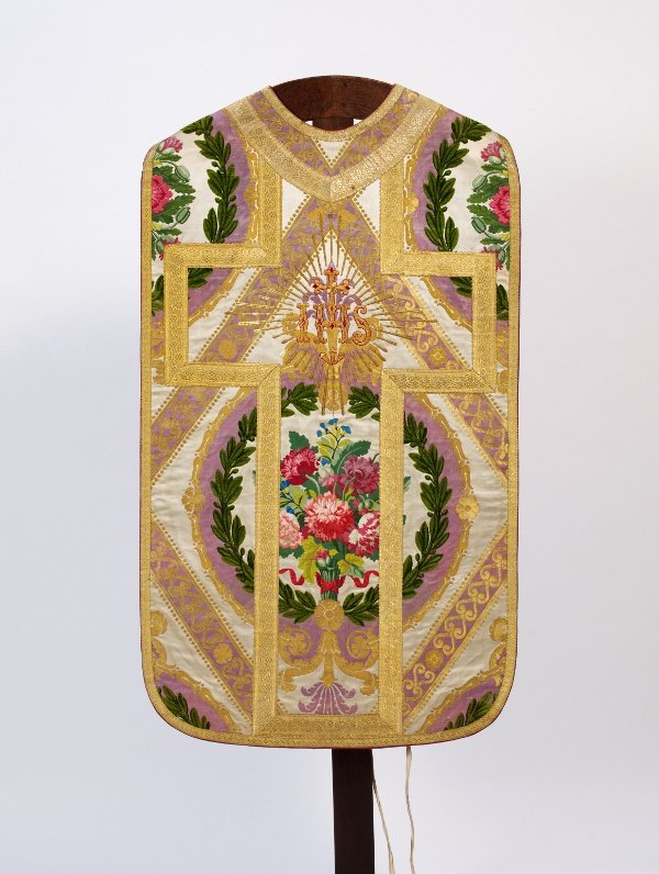 Chasuble (XIXe siècle, Saint-Germain-l'Auxerrois, ville de Paris). © COARC / Ville de Paris, Jean-Marc MOSER.