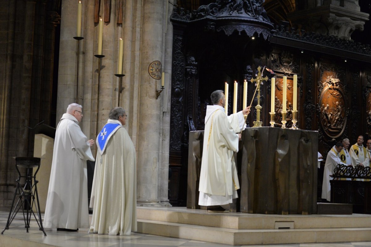 Vêpres de la fête de l'Immaculée Conception. © Marie-Christine Bertin / Diocèse de Paris.