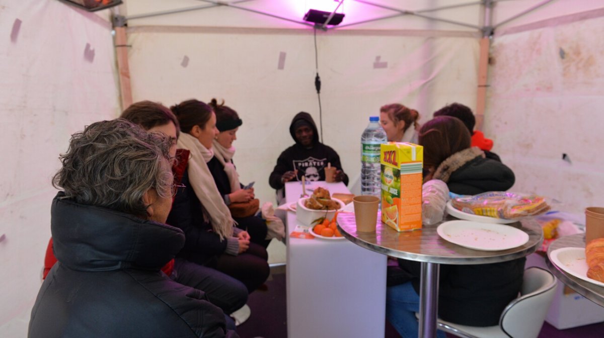 Le petit-déjeuner caritatif des JMJ@Panam'. © Marie-Christine Bertin / Diocèse de Paris.