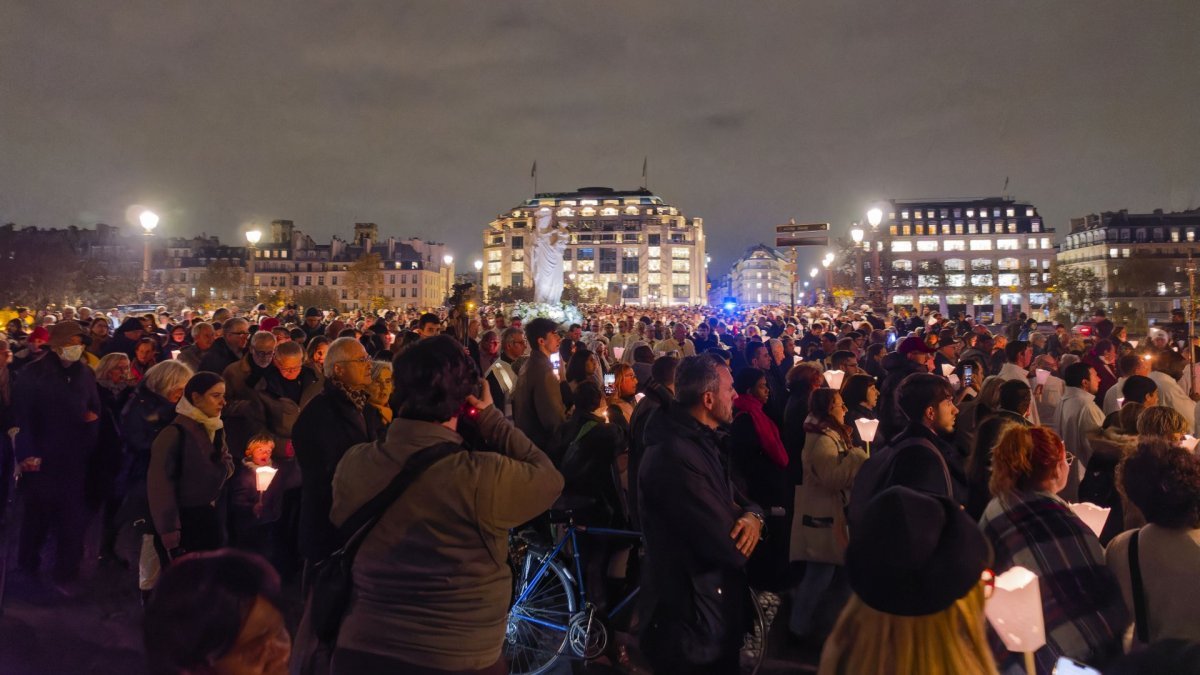 Notre Dame retrouve sa Cathédrale : procession vers le parvis de la cathédrale. © Yannick Boschat / Diocèse de Paris.