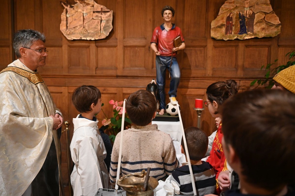 Bénédiction de la statue de Carlo Acutis. © Marie-Christine Bertin / Diocèse de Paris.