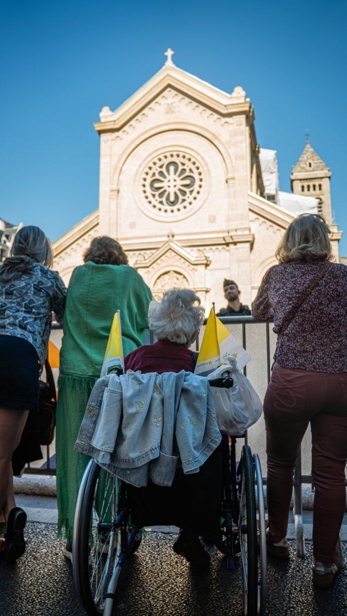 Trajet en papamobile du pape Léon XIV. © Marvin Prevost / Diocèse de Paris.