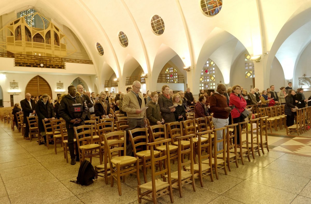 Vénération du manteau de saint François d'Assise à Saint-Antoine de (…). © Trung Hieu Do / Diocèse de Paris.