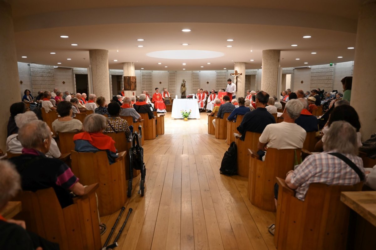 Messe des nouveaux prêtres à la Maison Marie-Thérèse. © Marie-Christine Bertin / Diocèse de Paris.