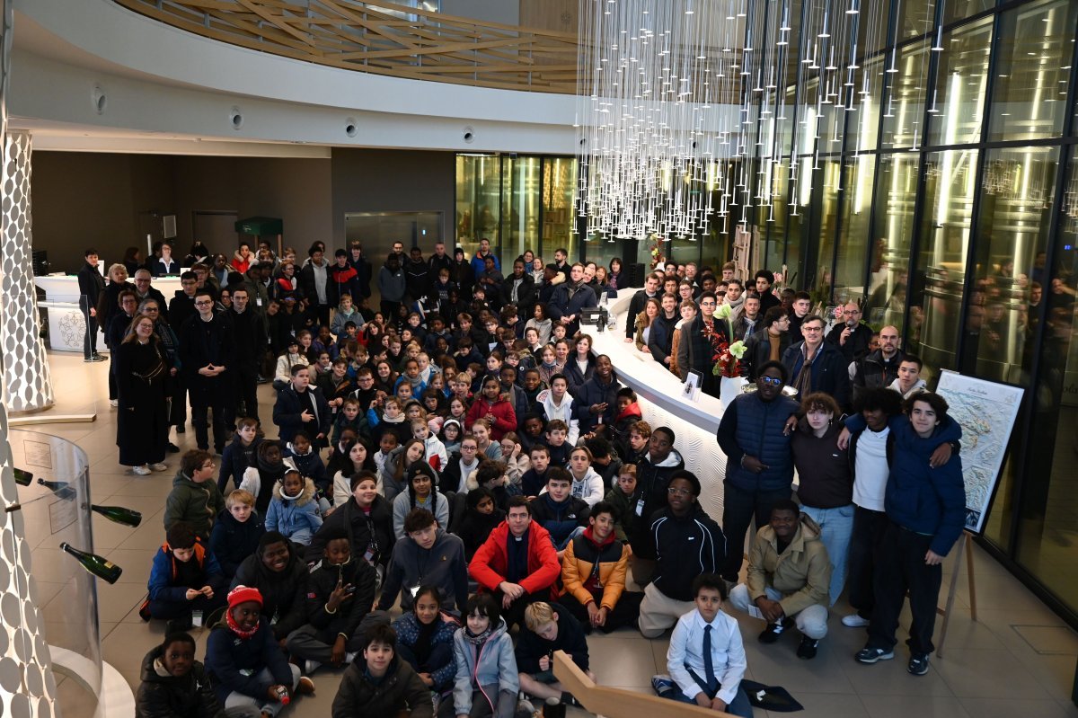 Rassemblement des jeunes au service de la liturgie 2024. © Marie-Christine Bertin / Diocèse de Paris.